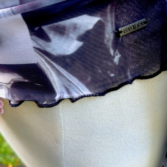 GUESS SHEER BLACK & WHITE MODEL PRINTS  LONG SLEEVE TOP - S - NWT !! 🖤💋🤍🔥 - Picture 11 of 12